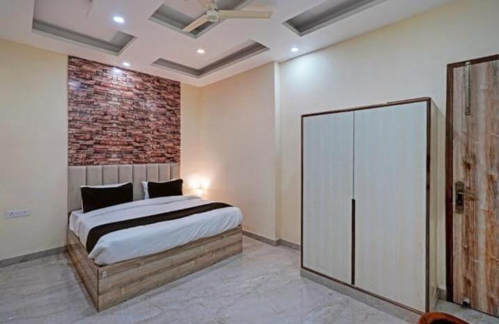 Shourya Hotel And Banquet Noida Exterior foto