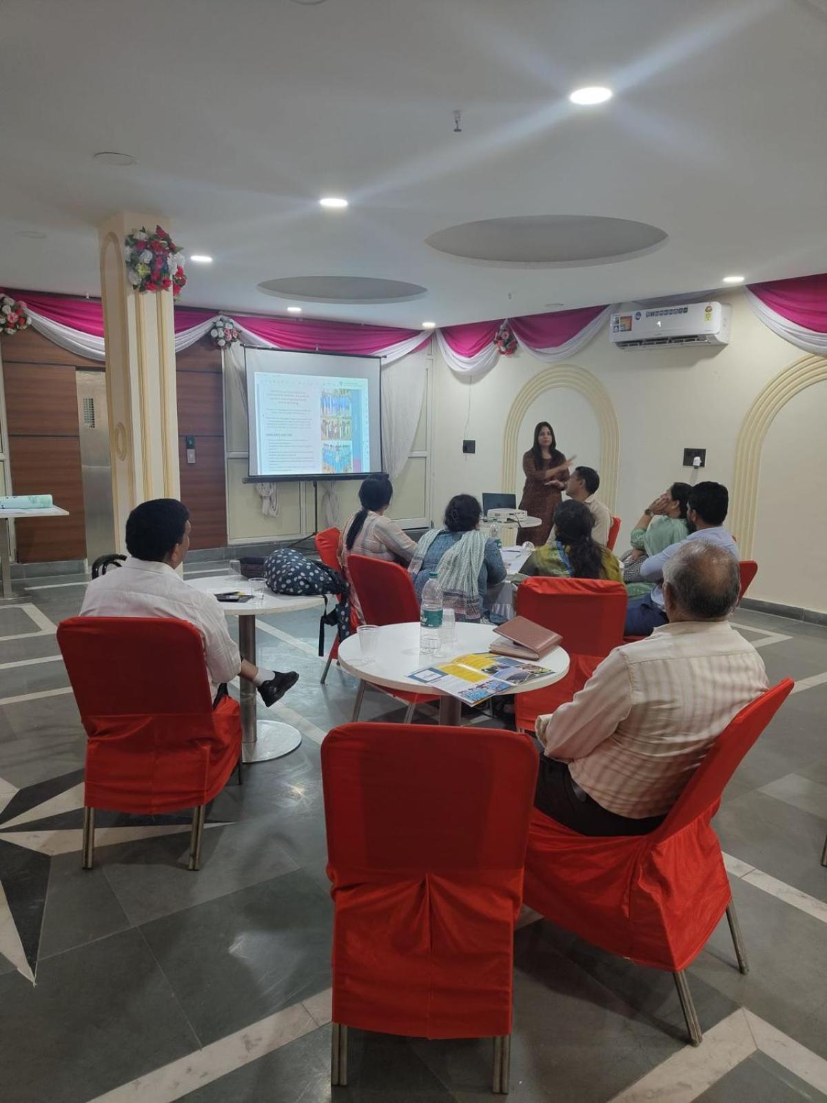 Shourya Hotel And Banquet Noida Zimmer foto